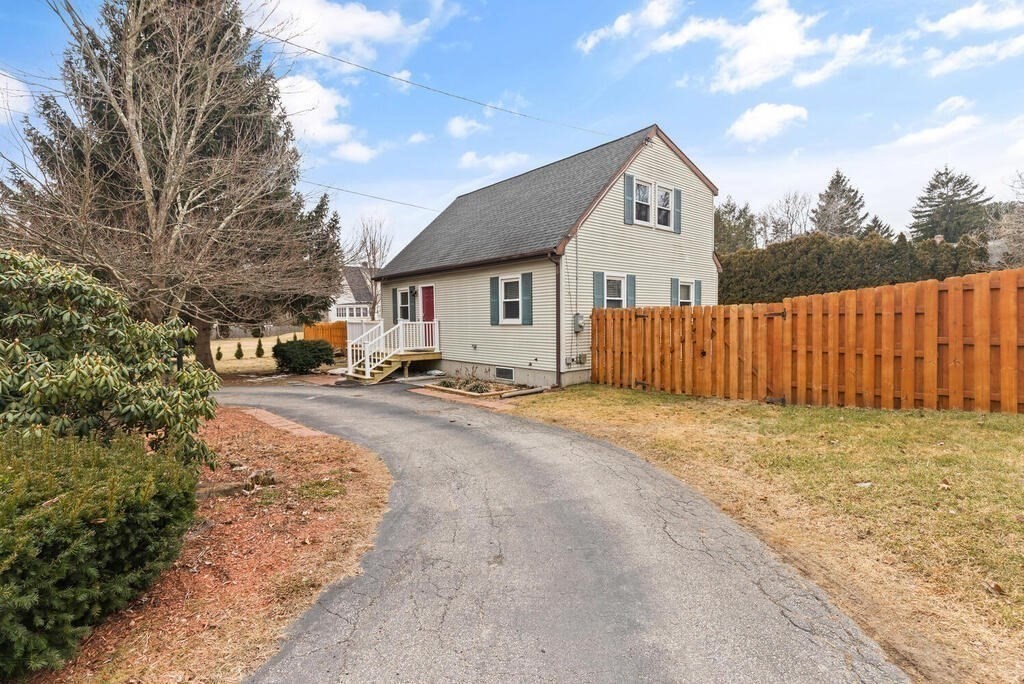 31 Broughton Road Worcester, MA 01607 - Photo 3 of 34 Gallery Image 3