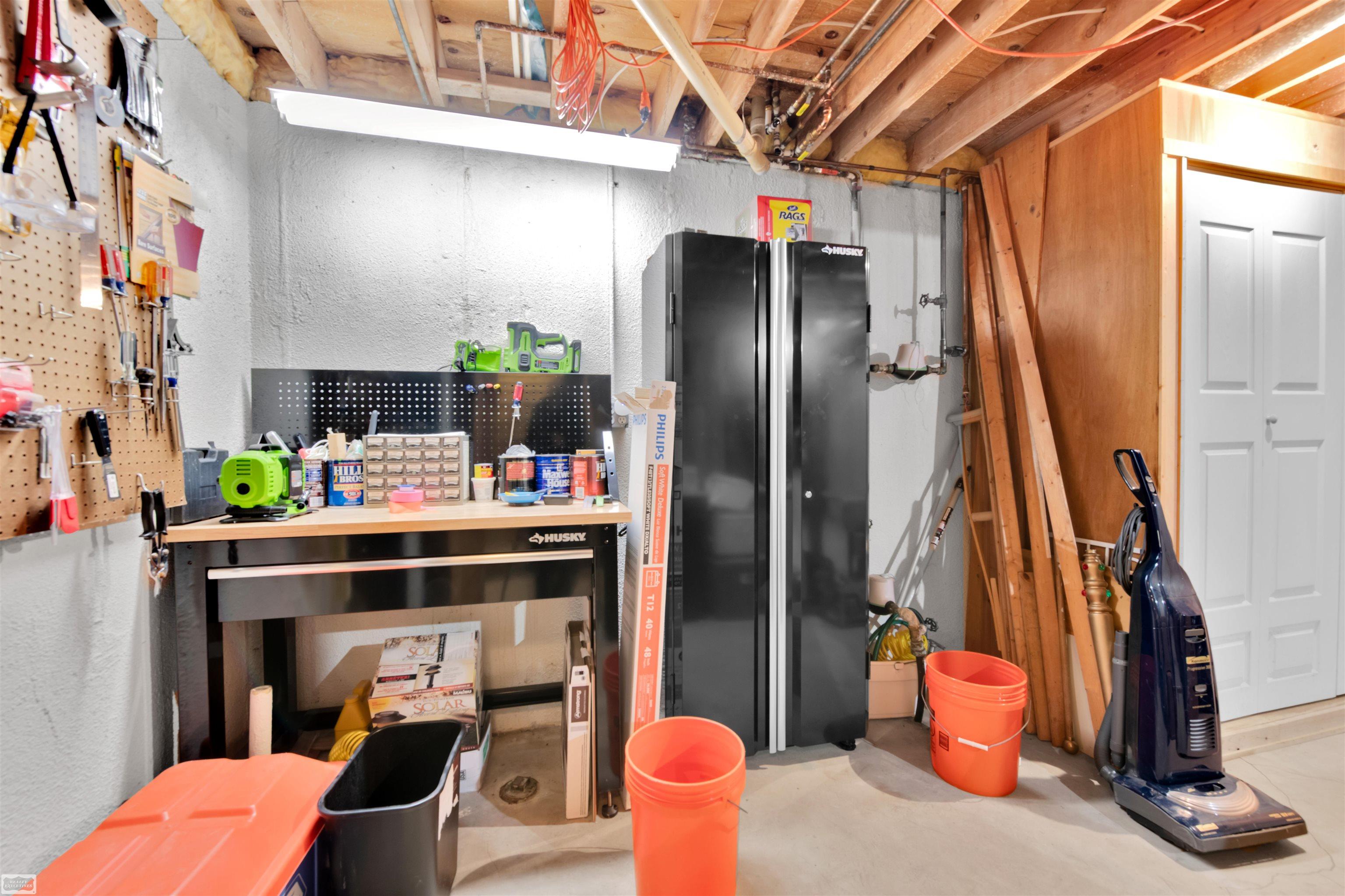 2401 Chalet Drive Rochester, MI 48309 - Photo 37 of 45 50176330-ccd97514-0786-42d3-98b0-67d56af02ec6.JPG