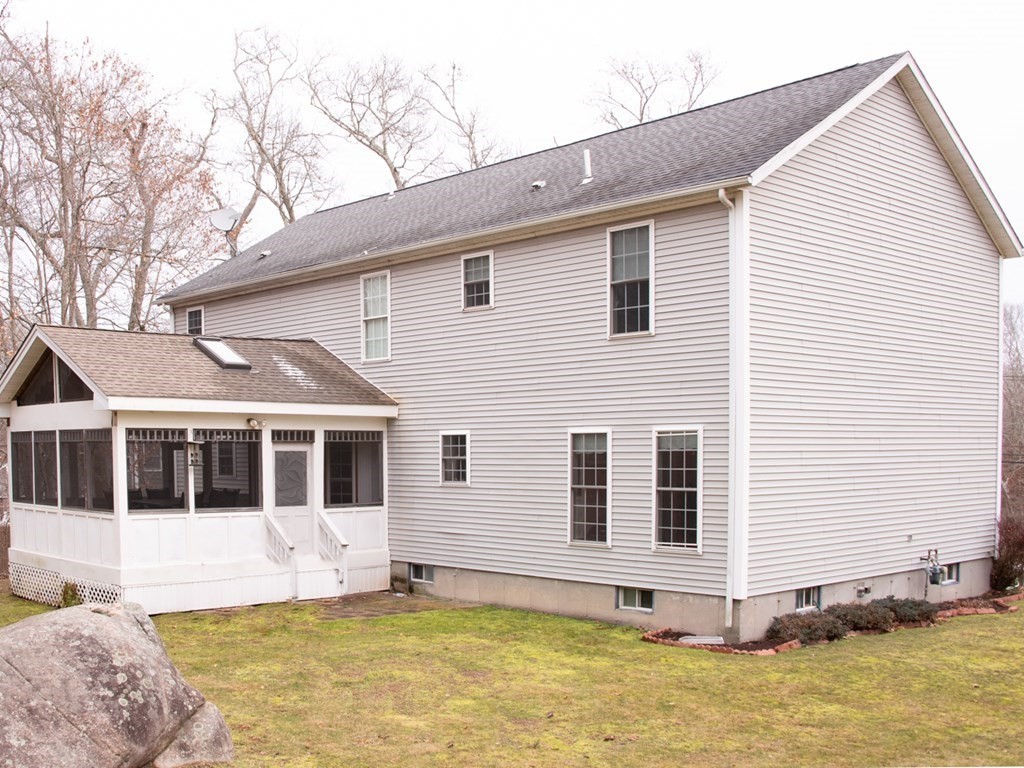 319 Main Road Westport, MA 02790 - Photo 4 of 32 Gallery Image 4