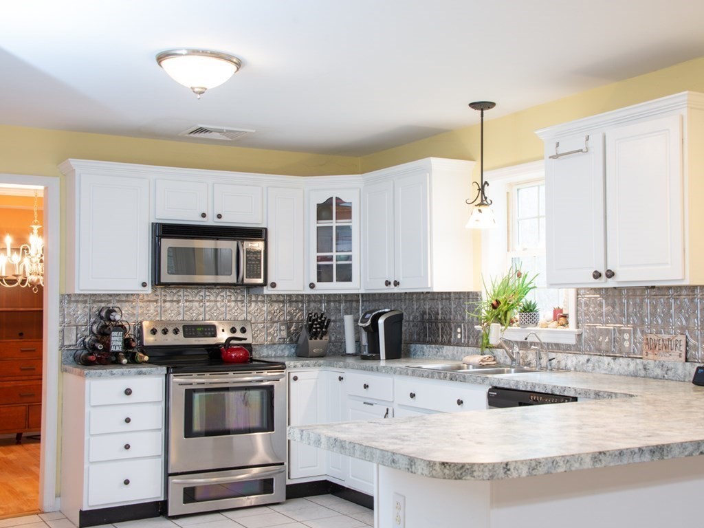 319 Main Road Westport, MA 02790 - Photo 10 of 32 Gallery Image 10