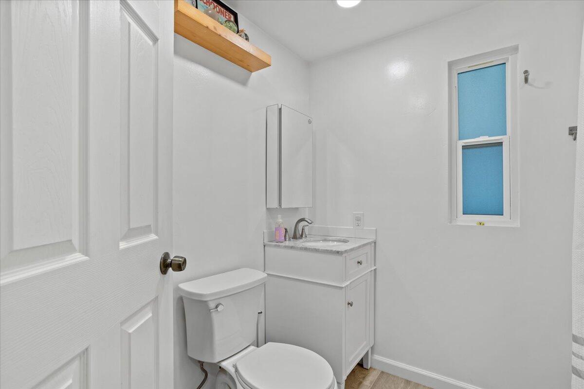 5700 Via Real, Unit 106 Carpinteria, CA 93013 - Photo 17 of 26 a bathroom with a toilet a sink and mirror