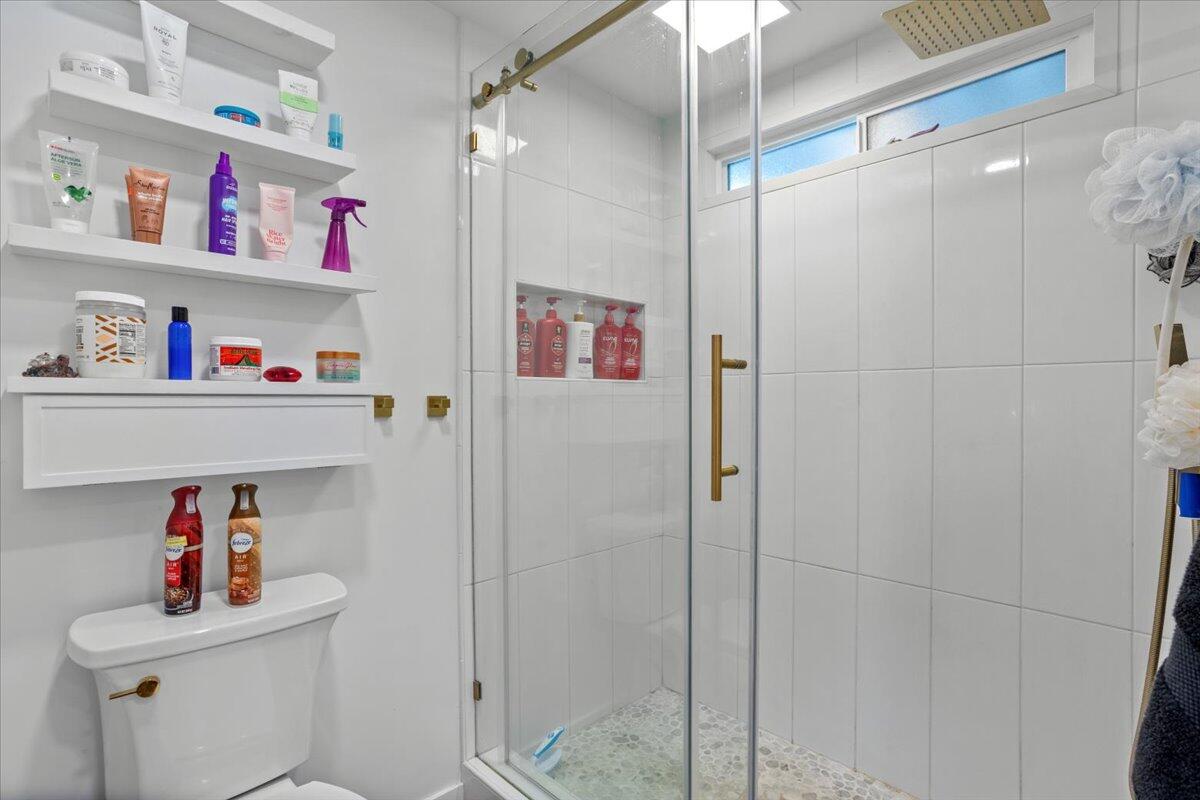 5700 Via Real, Unit 106 Carpinteria, CA 93013 - Photo 24 of 26 a bathroom with a shower and a toilet