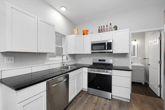 $1,800 | 1627 West 17th Street, Unit 1F, Chicago, IL 60608