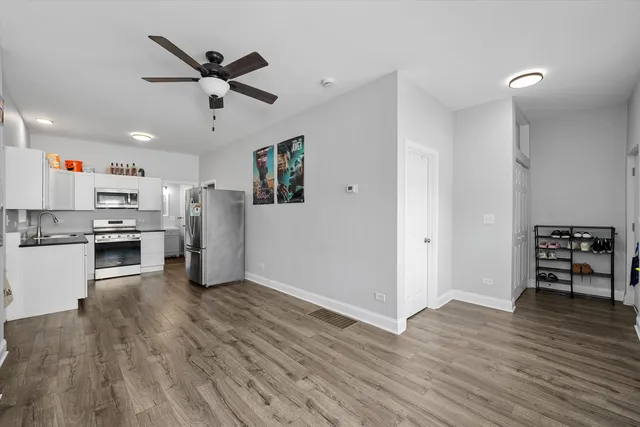 $1,800 | 1627 West 17th Street, Unit 1F, Chicago, IL 60608