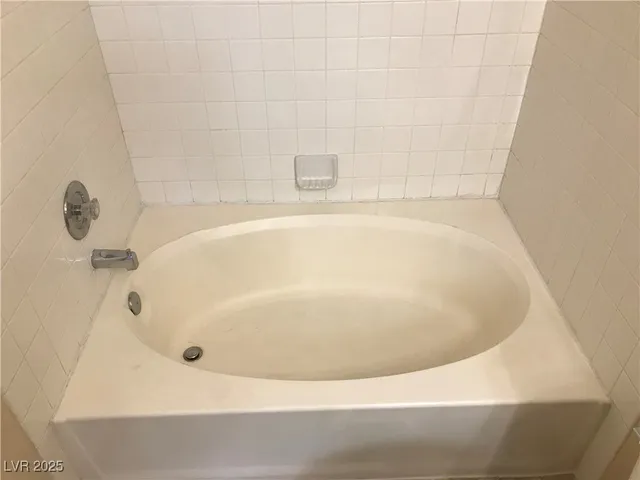 $1,200 | 1900 North Torrey Pines Drive, Unit 212, Las Vegas, NV 89108