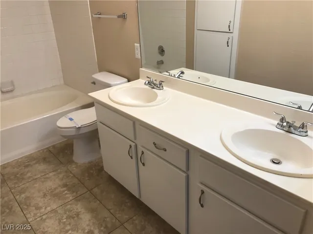 $1,200 | 1900 North Torrey Pines Drive, Unit 212, Las Vegas, NV 89108