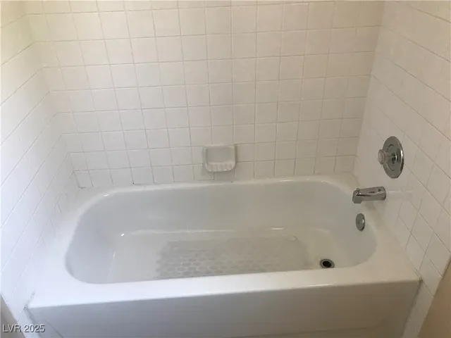 $1,200 | 1900 North Torrey Pines Drive, Unit 212, Las Vegas, NV 89108