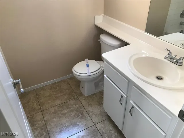 $1,200 | 1900 North Torrey Pines Drive, Unit 212, Las Vegas, NV 89108