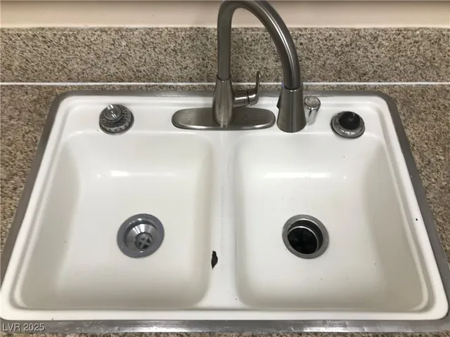 $1,200 | 1900 North Torrey Pines Drive, Unit 212, Las Vegas, NV 89108