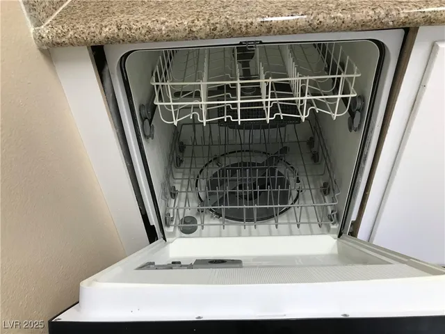 $1,200 | 1900 North Torrey Pines Drive, Unit 212, Las Vegas, NV 89108