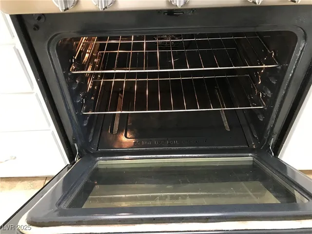 $1,200 | 1900 North Torrey Pines Drive, Unit 212, Las Vegas, NV 89108