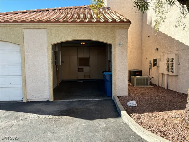$1,200 | 1900 North Torrey Pines Drive, Unit 212, Las Vegas, NV 89108