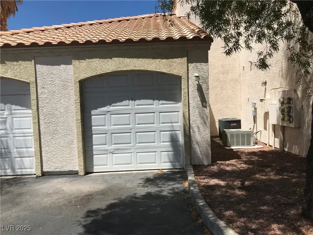 $1,200 | 1900 North Torrey Pines Drive, Unit 212, Las Vegas, NV 89108