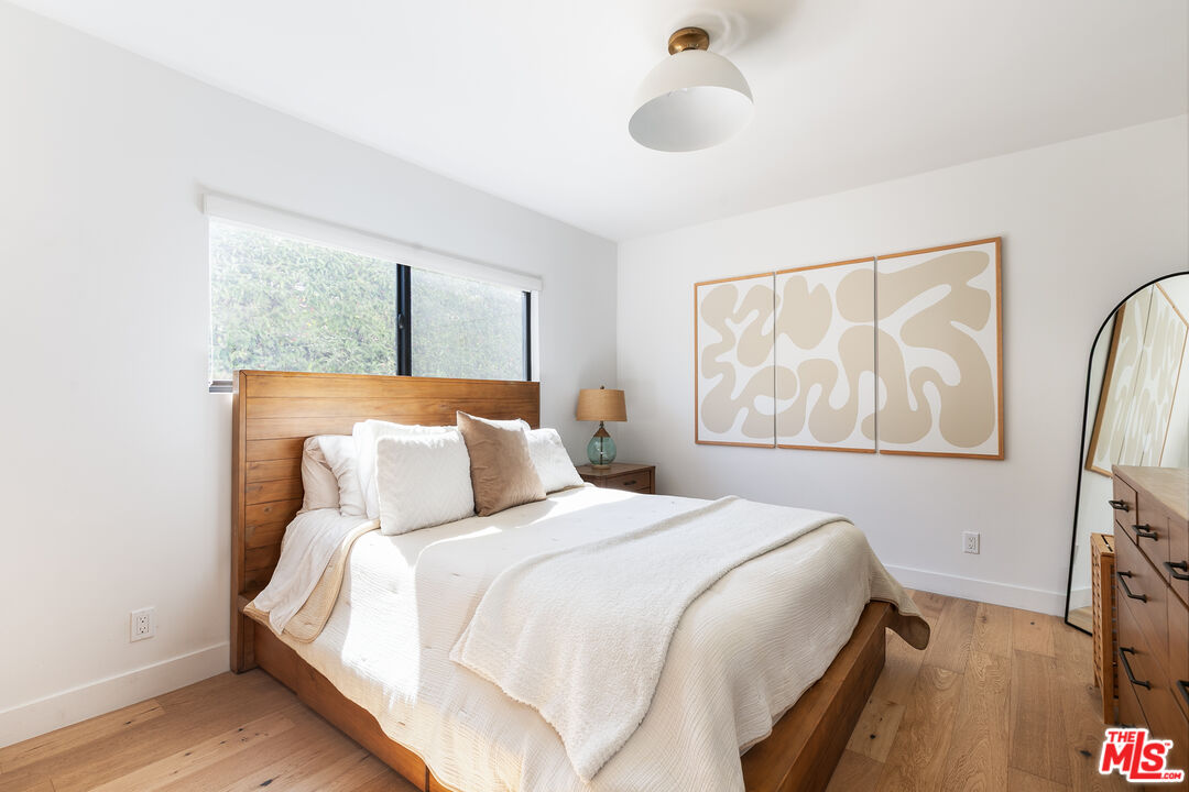 331 Brooks Avenue, Unit 2 Venice, CA 90291 - Photo 11 of 30 a bedroom with a bed and a painting on the wall