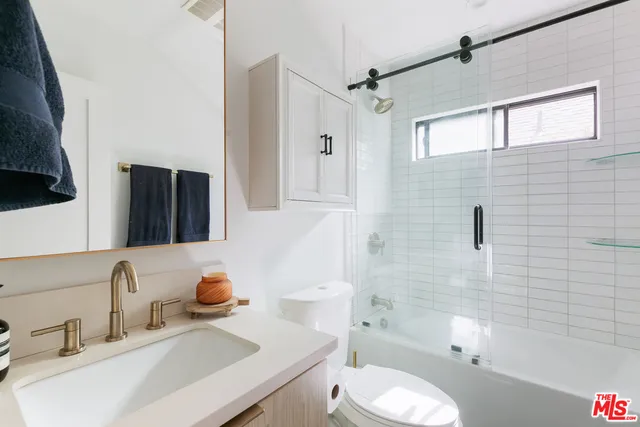 $875,000 | 331 Brooks Avenue, Unit 2, Venice, CA 90291