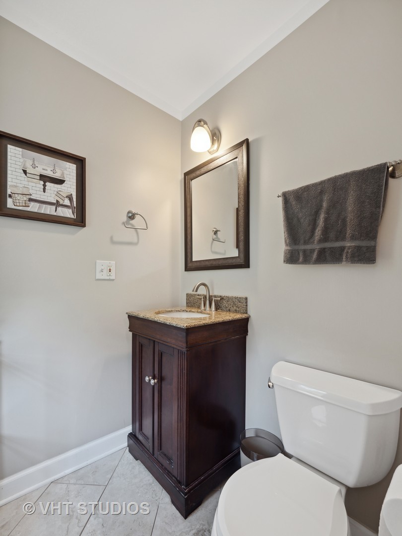 22811 North Quentin Road Kildeer, IL 60047 - Photo 13 of 29 a bathroom with a toilet a sink and mirror