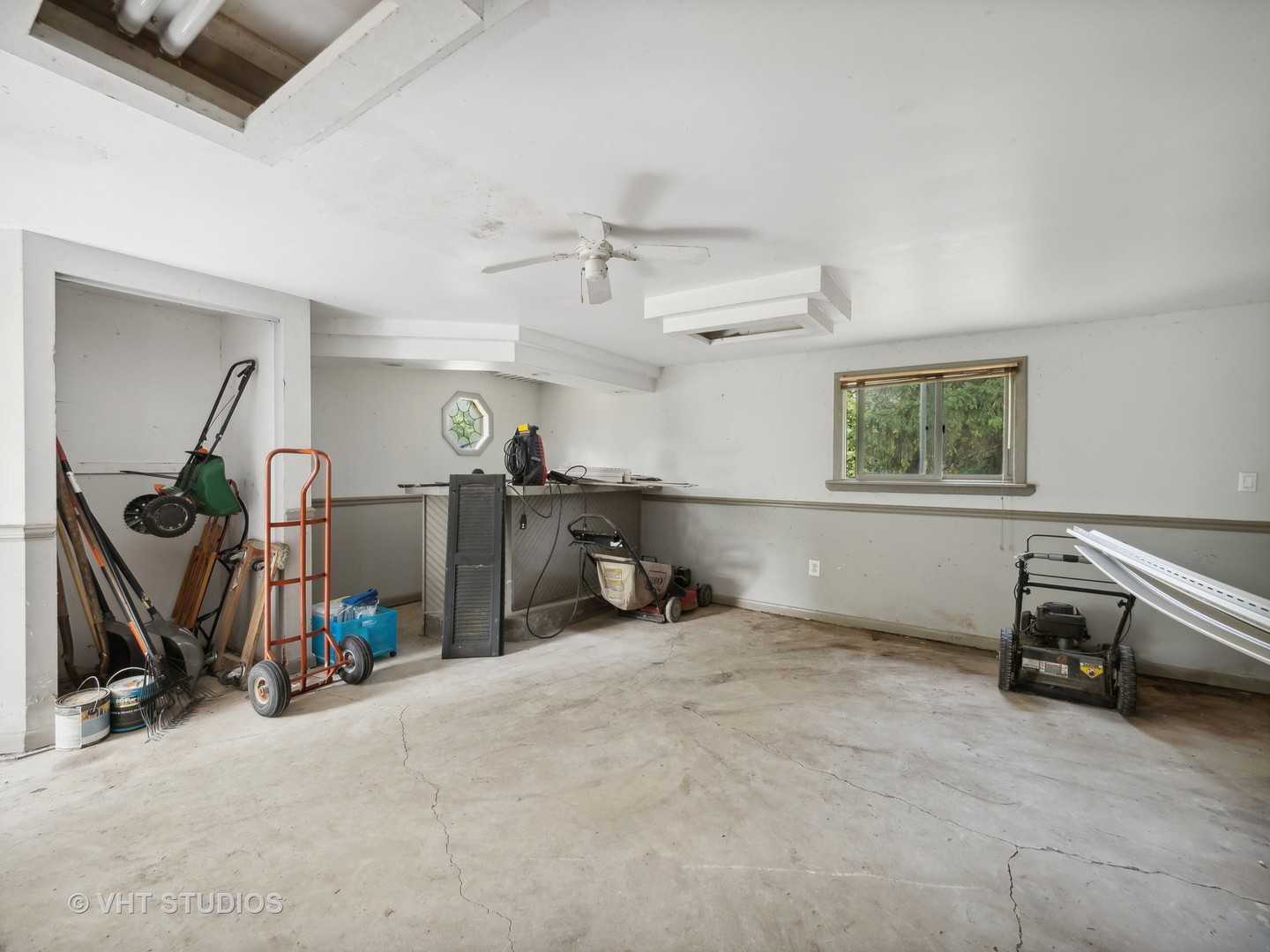 22811 North Quentin Road Kildeer, IL 60047 - Photo 21 of 29 a view of a room with gym equipment