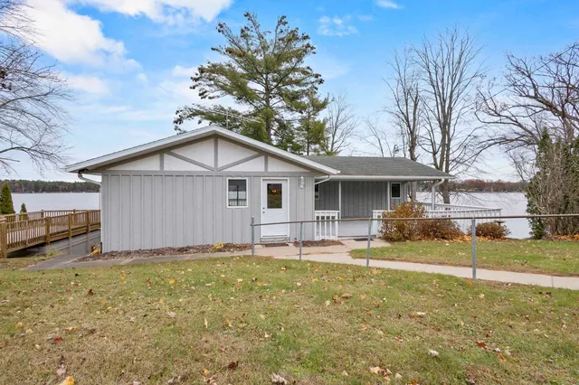 $575,000 | N2646 Rustic Circle, Clintonville, WI 54929