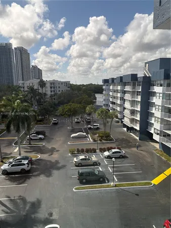 $2,200 | 16558 Northeast 26th Avenue, Unit 6I, North Miami Beach, FL 33160
