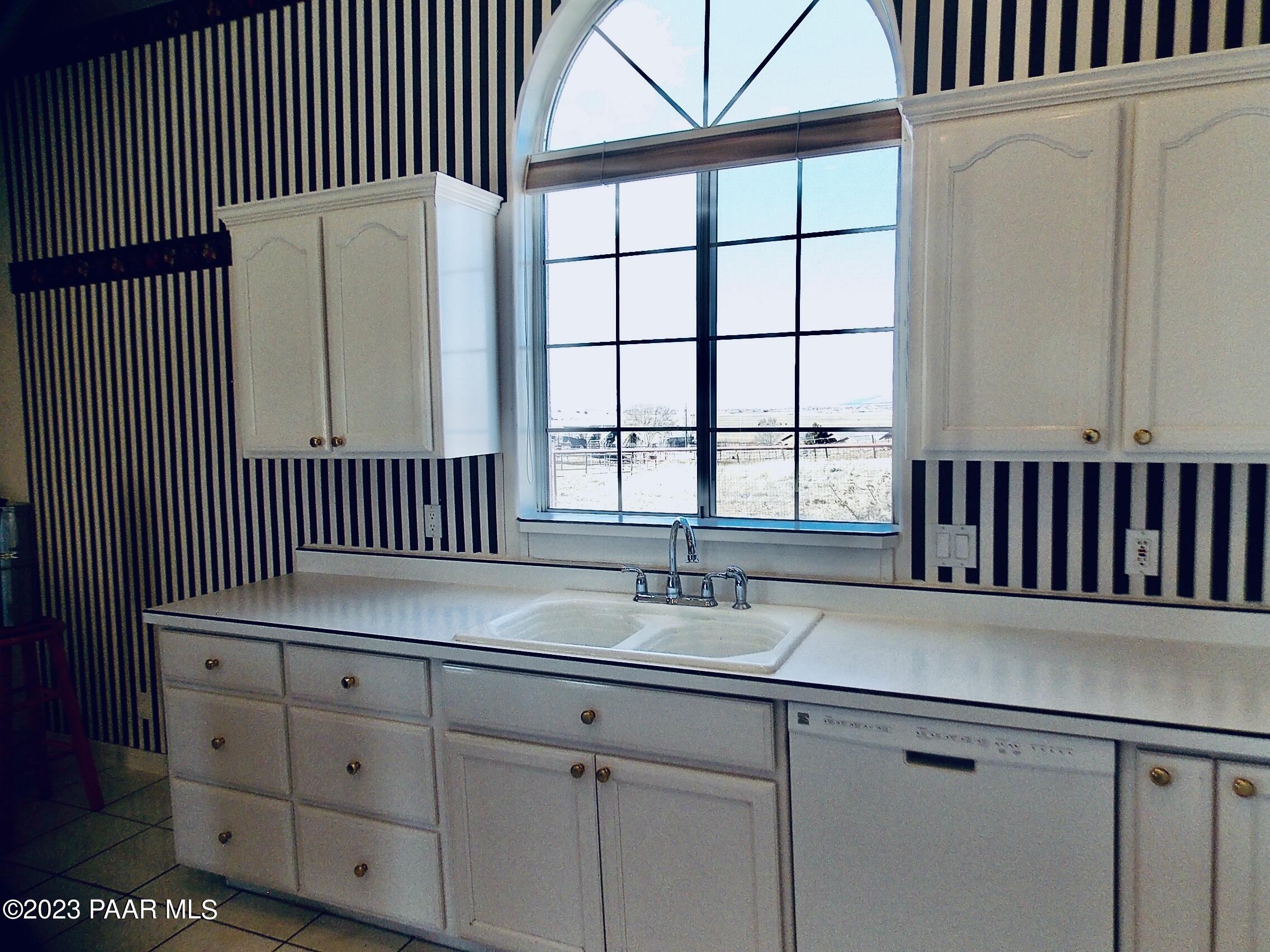 22450 North Malapai Ridge Road Paulden, AZ 86334 - Photo 23 of 30 Kitchen - 2