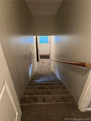 $1,675 | 62 Whiton Street, Windsor Locks, CT 06096