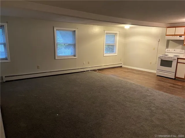 $1,675 | 62 Whiton Street, Windsor Locks, CT 06096