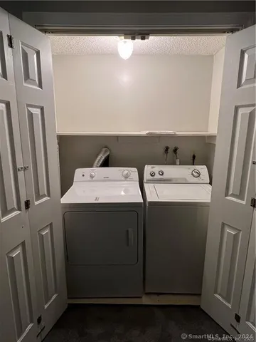 $1,675 | 62 Whiton Street, Windsor Locks, CT 06096