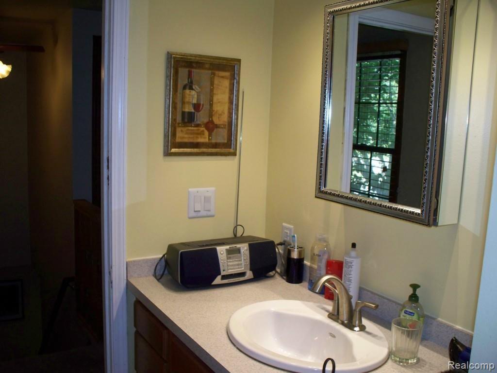 17402 Champaign Road Allen Park, MI 48101 - Photo 29 of 35 UPSTAIRS BATH
