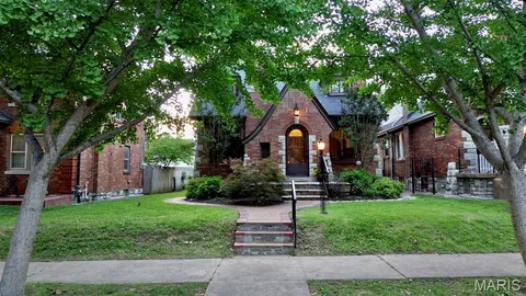 $385,000 | 6125 Marwinette Avenue, St. Louis, MO 63116