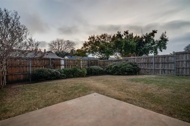 a view of back yard of the house