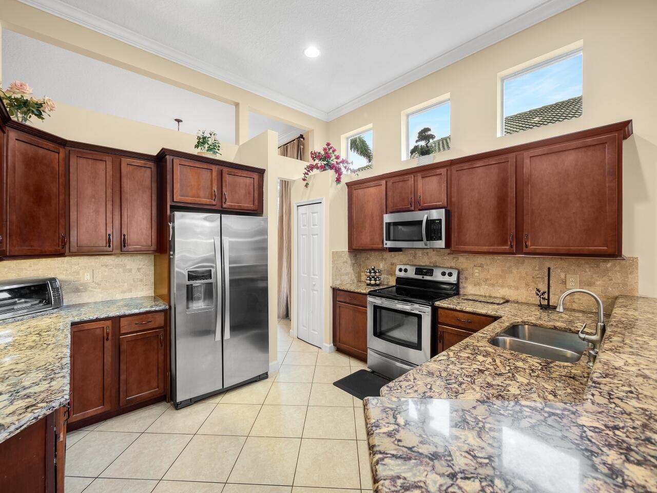 8938 First Tee Road Port St. Lucie, FL 34986 - Photo 8 of 36 Kitchen