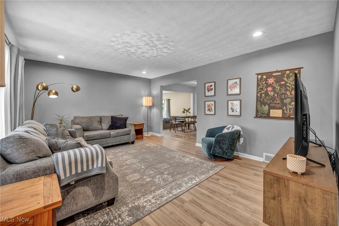 4635 Venus Road Uniontown, OH 44685 - Photo 5 of 35 Gallery Image 5