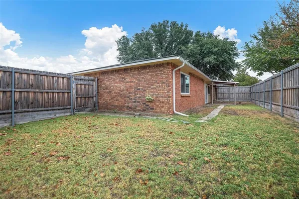 $2,300 | 4904 Watkins Drive, The Colony, TX 75056