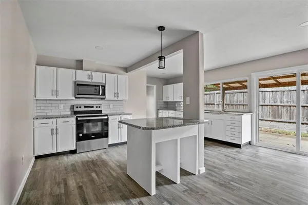 $2,300 | 4904 Watkins Drive, The Colony, TX 75056