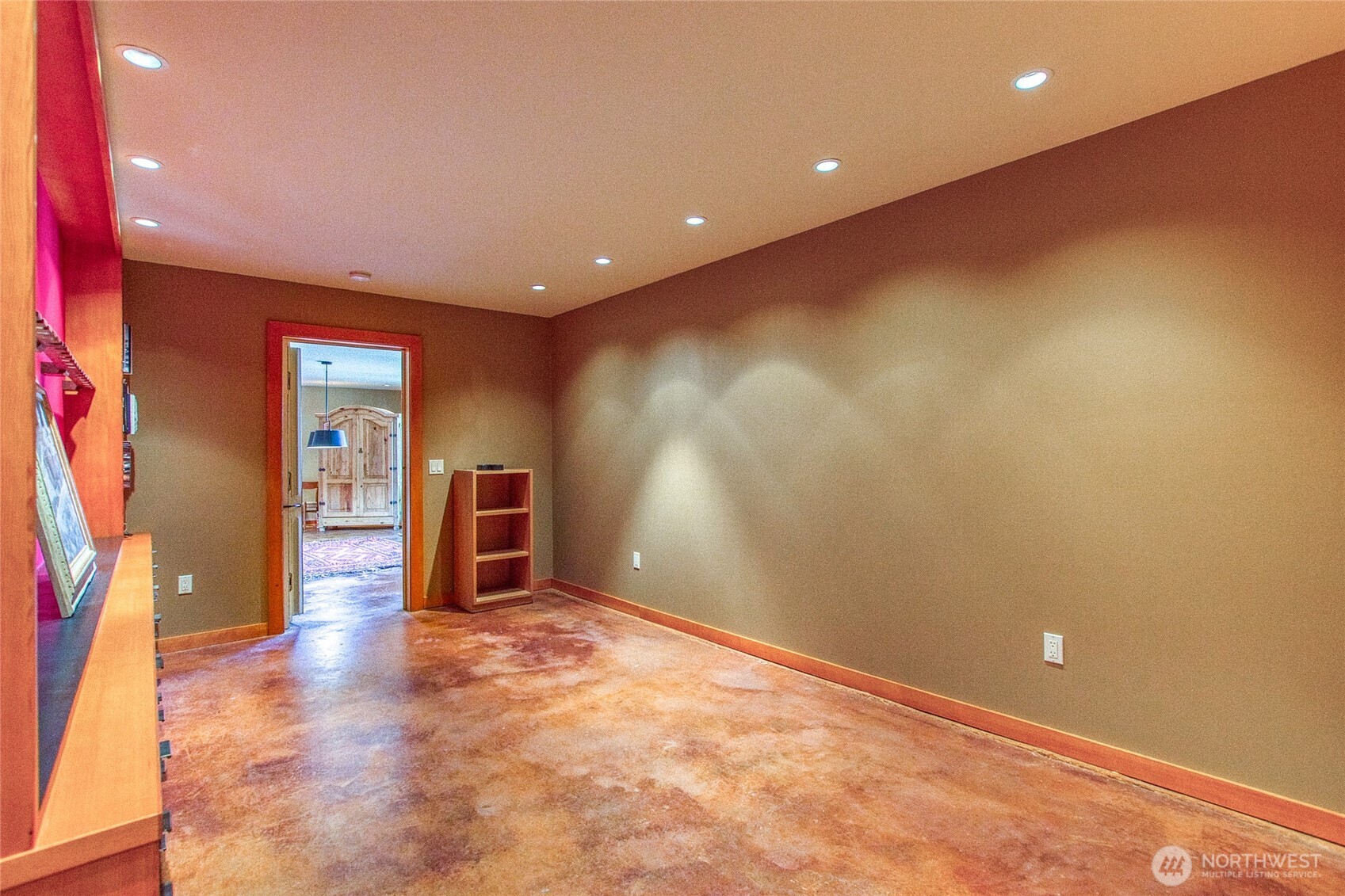 64 Hammond Lane Orcas Island, WA 98245 - Photo 29 of 39 a view of a hallway