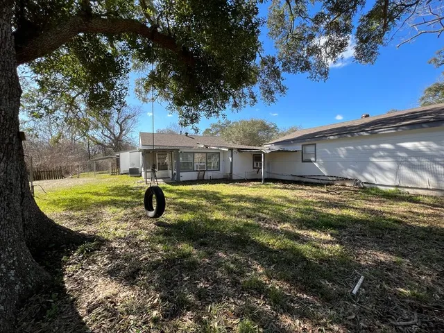 $500 | 1272 Pecan Street, Unit B, Clute, TX 77531