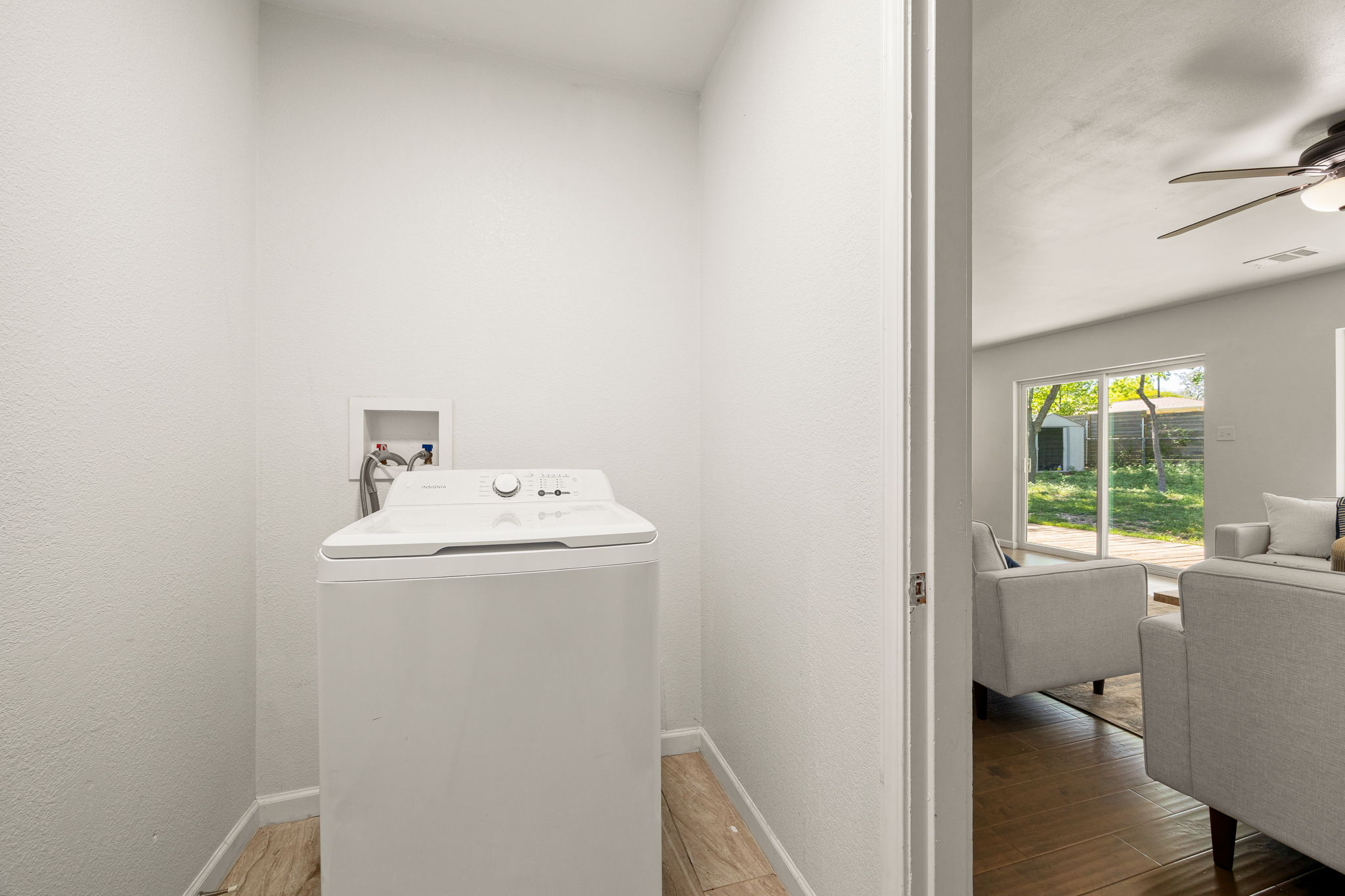11800 Oak Haven Road Austin, TX 78753 - Photo 19 of 37 a utility room with dryer and washer