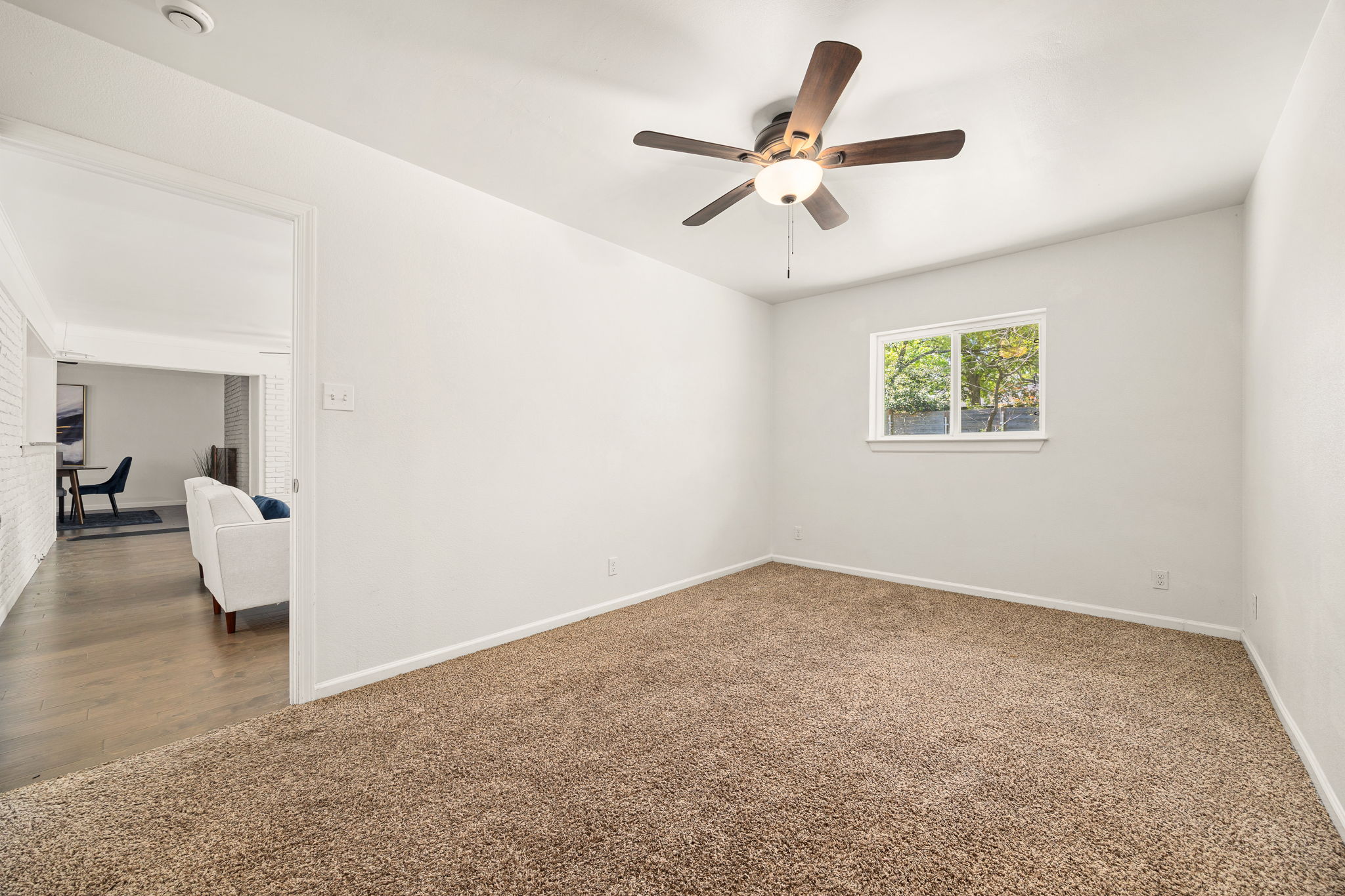 11800 Oak Haven Road Austin, TX 78753 - Photo 21 of 37 an empty room with closet and a chandelier fan