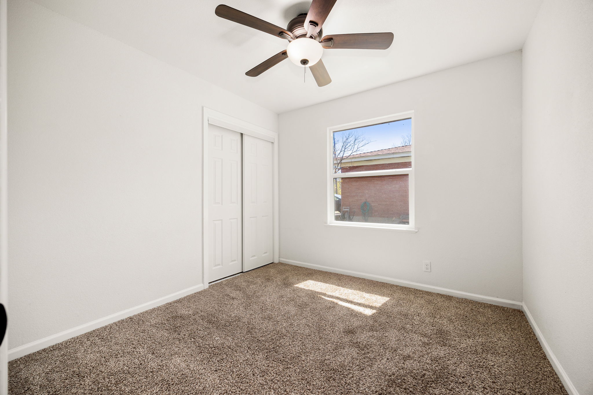 11800 Oak Haven Road Austin, TX 78753 - Photo 28 of 37 an empty room with windows and fan