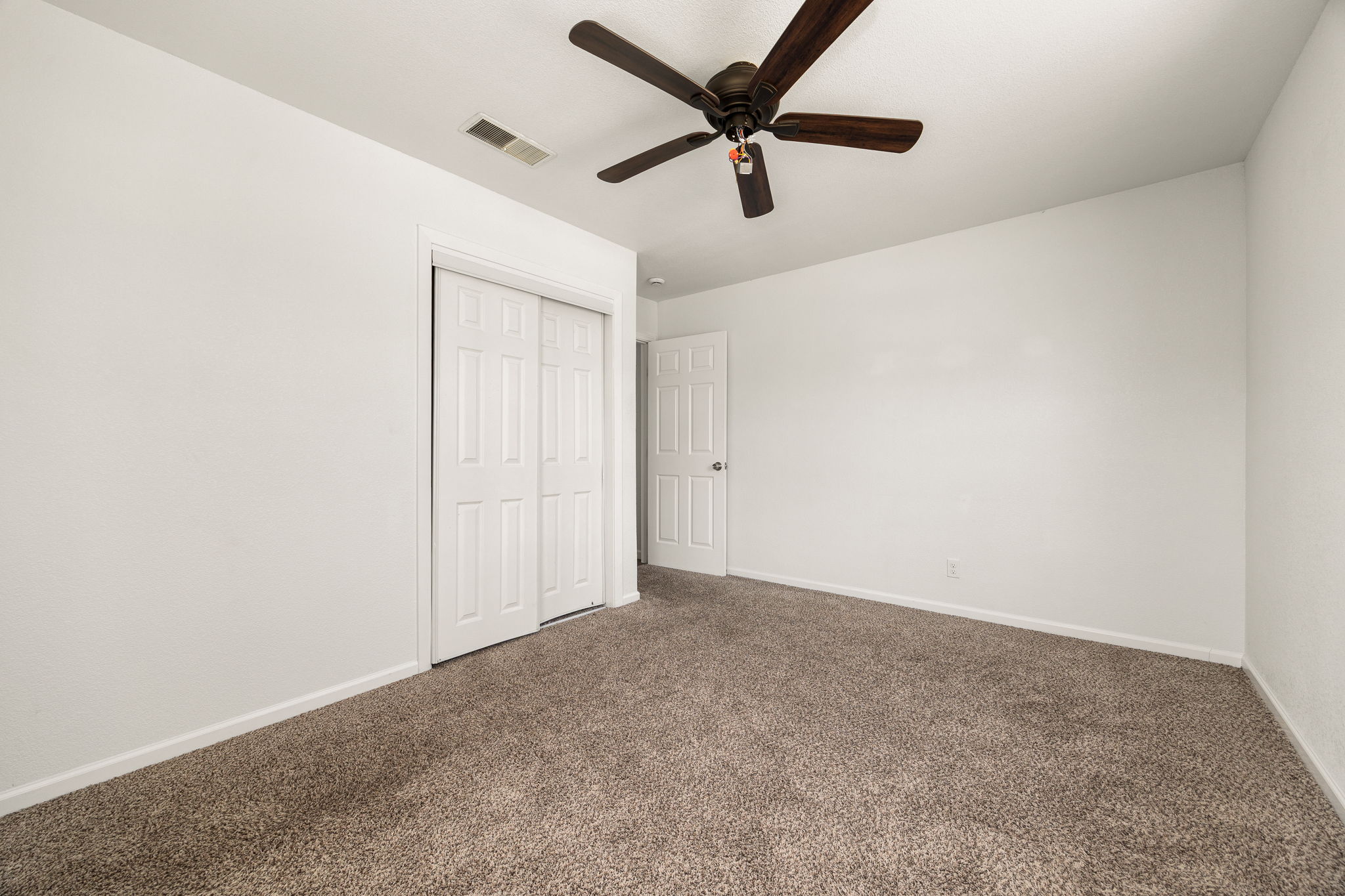 11800 Oak Haven Road Austin, TX 78753 - Photo 33 of 37 an empty room with a ceiling fan and carpet
