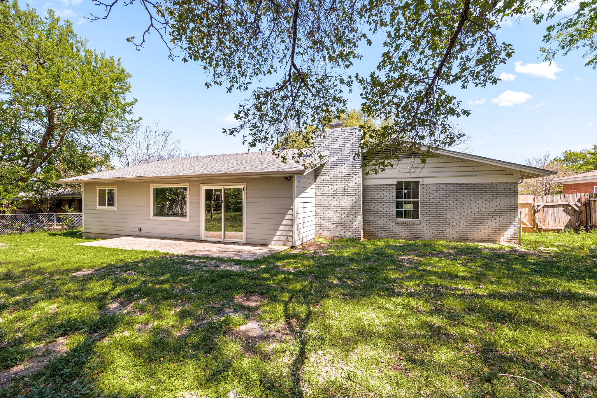 11800 Oak Haven Road Austin, TX 78753 - Photo 36 of 37 a view of a yard in front of a house with large trees