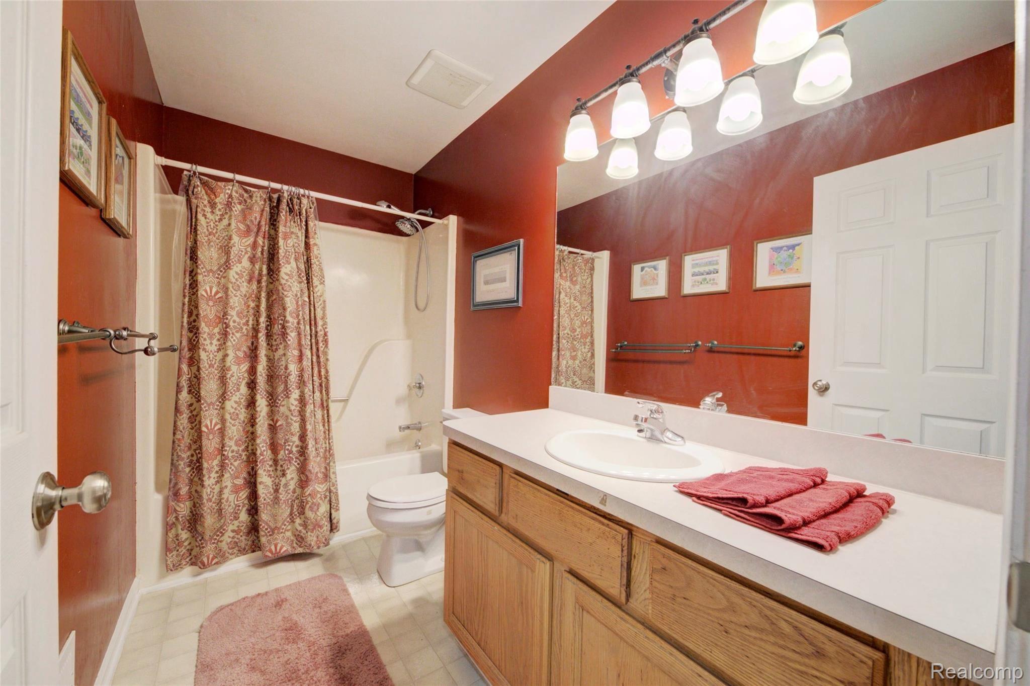 8164 Rattalee Lake Road Clarkston, MI 48348 - Photo 46 of 96 4H8B0555_6_7.jpg