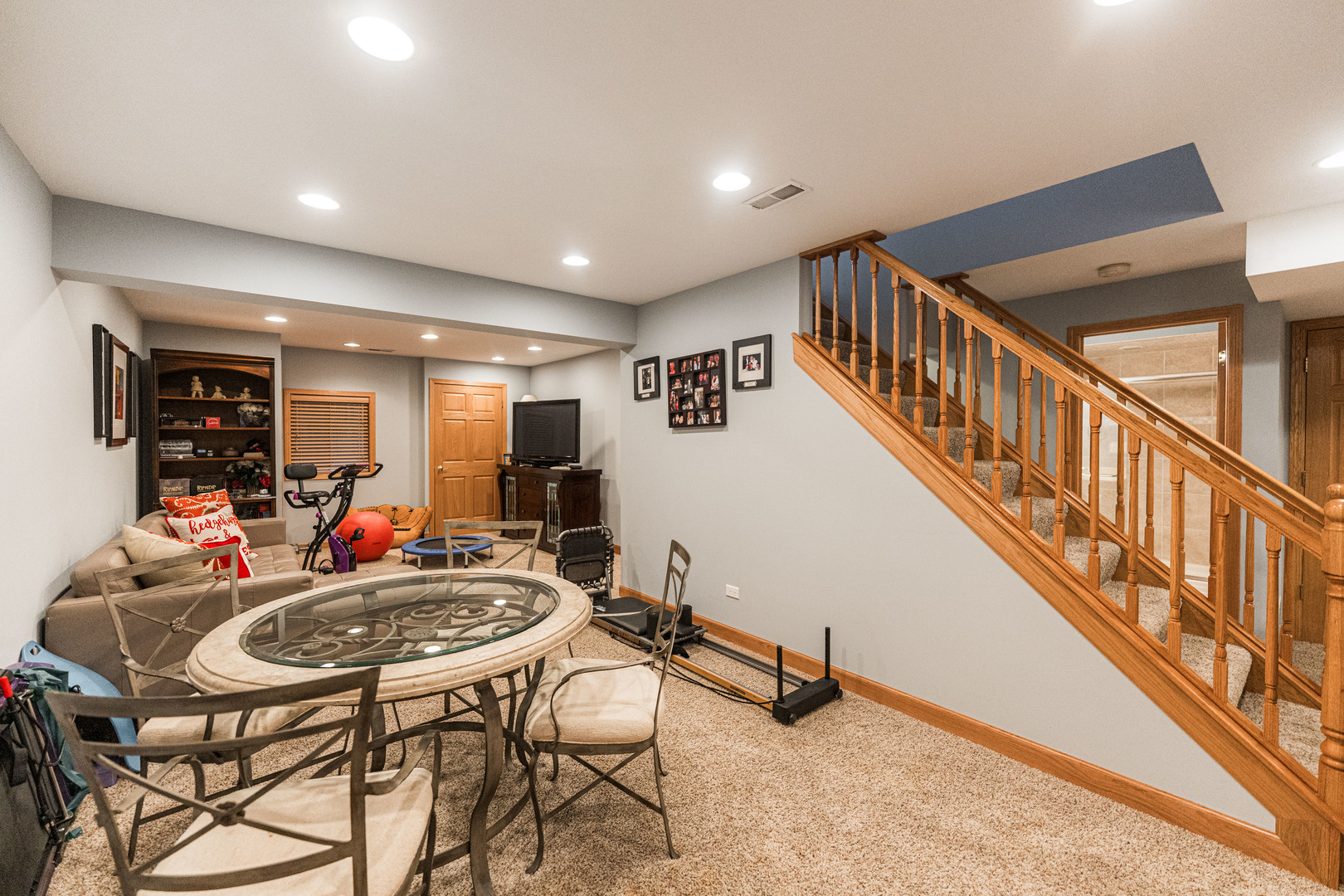 1607 Park Ridge Point Park Ridge, IL 60068 - Photo 24 of 41 a dining room with furniture and a floor to ceiling window