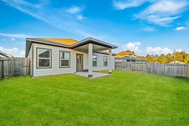 a view of a house with backyard and porch