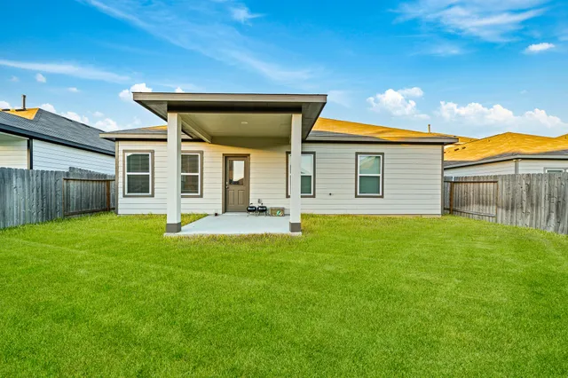 a view of a house with backyard and porch