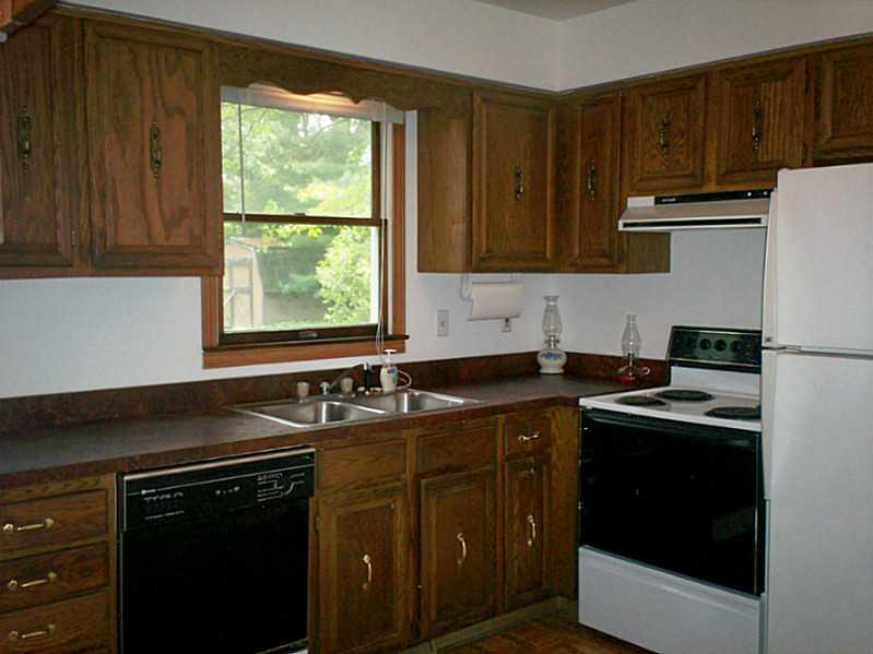 3662 Frew Mill Road New Castle, PA 16101 - Photo 4 of 17 Kitchen.