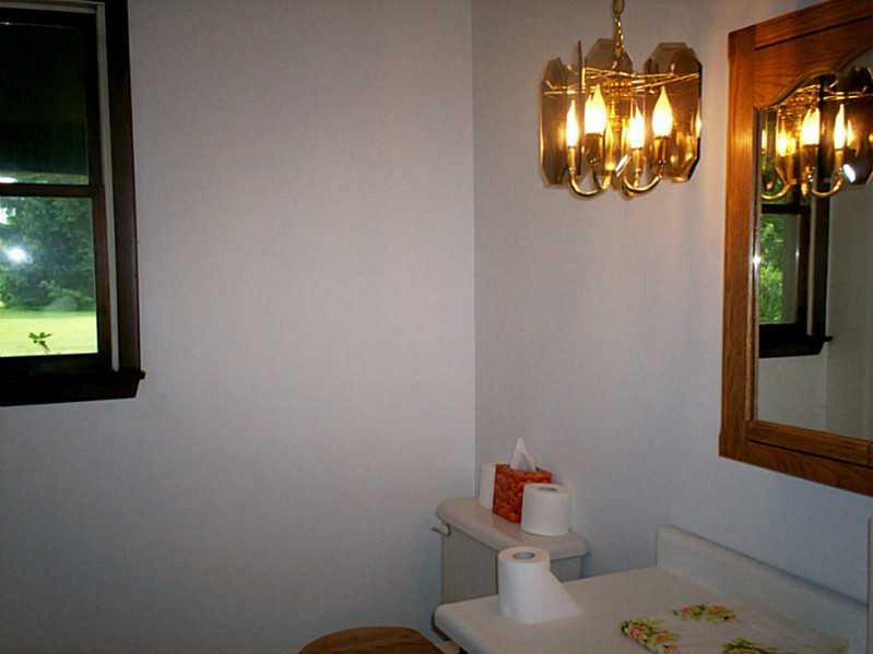 3662 Frew Mill Road New Castle, PA 16101 - Photo 6 of 17 Full Bath.