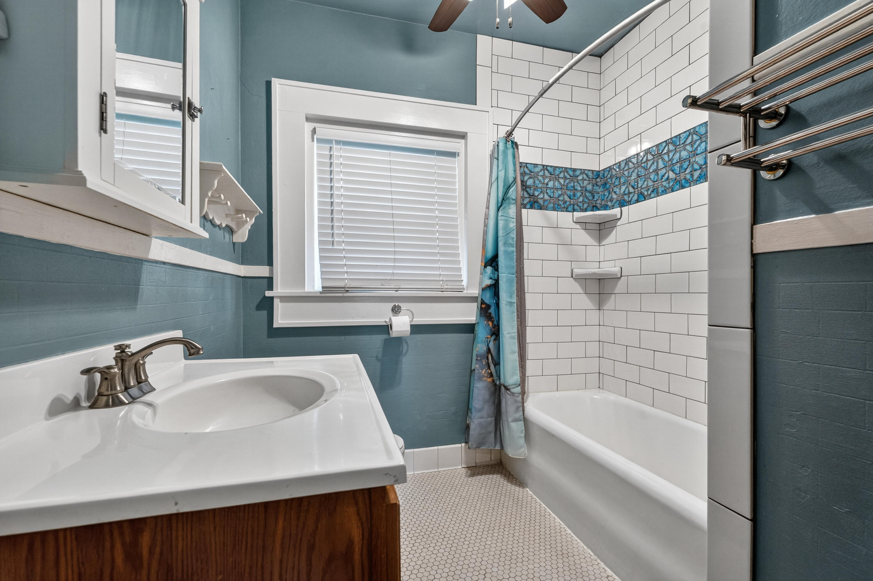 500 West Garza Street Slaton, TX 79364 - Photo 16 of 24 a bathroom with a sink a bathtub and a window