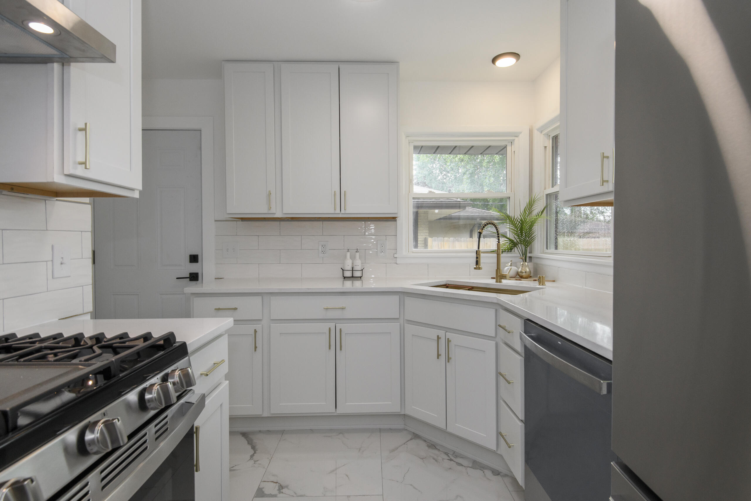 6655 North 84th Street Milwaukee, WI 53224 - Photo 5 of 44 6655 N 84th-8