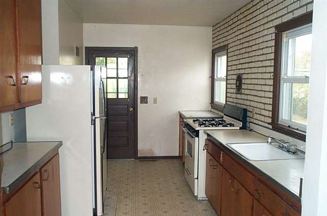 3136 Telegraph Road Davenport, IA 52804 - Photo 9 of 12 Gallery Image 9